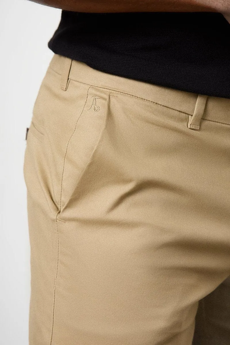 Athletic Fit Chino Shorts 5" in Dark Sand